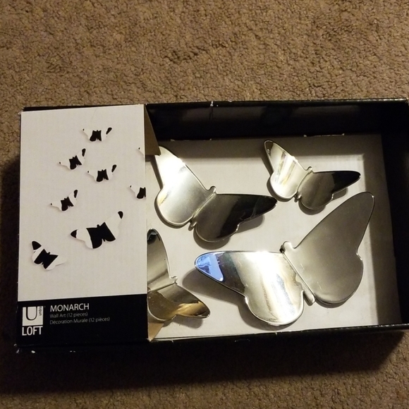 LOFT Other - Monarch wall art